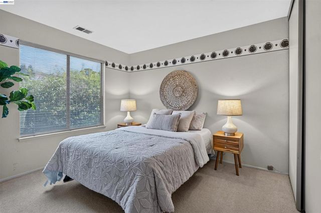26976 Hemmingway Ct, Hayward, CA 94542