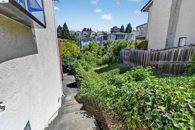 26976 Hemmingway Ct, Hayward, CA 94542