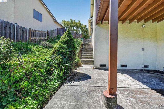 26976 Hemmingway Ct, Hayward, CA 94542