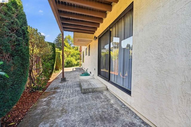26976 Hemmingway Ct, Hayward, CA 94542