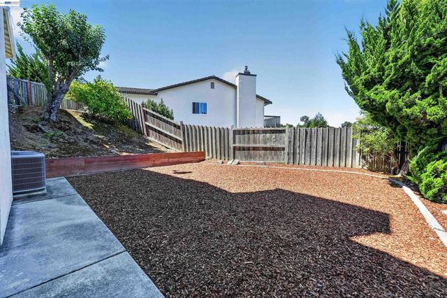 26976 Hemmingway Ct, Hayward, CA 94542