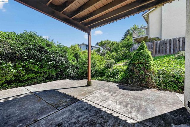 26976 Hemmingway Ct, Hayward, CA 94542