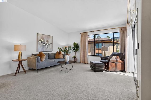 26976 Hemmingway Ct, Hayward, CA 94542