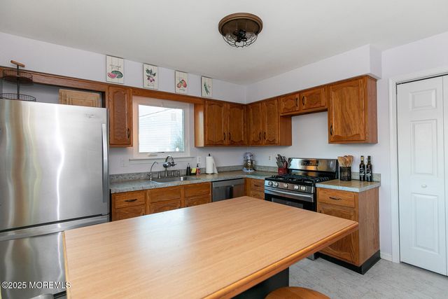 42 Peachstone Road, Howell, NJ 07731