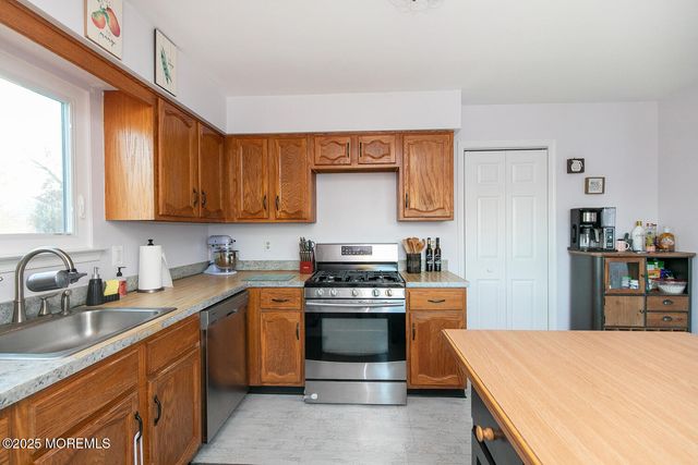 42 Peachstone Road, Howell, NJ 07731