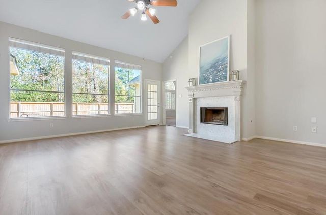 46 E Hobbit Glen Drive, Conroe, TX 77384