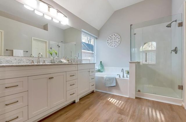 46 E Hobbit Glen Drive, Conroe, TX 77384