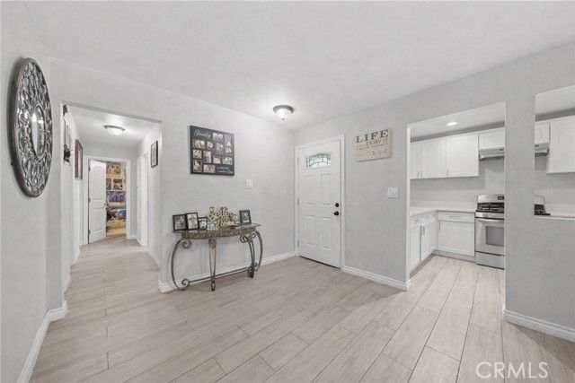 964 E La Verne, Pomona, CA 91767