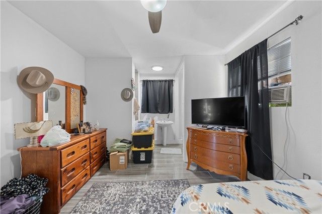 964 E La Verne, Pomona, CA 91767