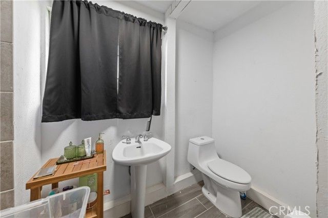 964 E La Verne, Pomona, CA 91767