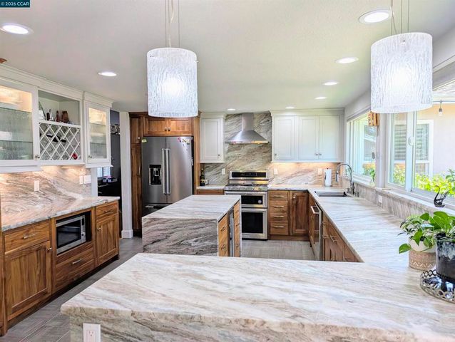 24 Barcelona Ct, Danville, CA 94526