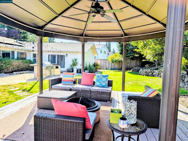 24 Barcelona Ct, Danville, CA 94526