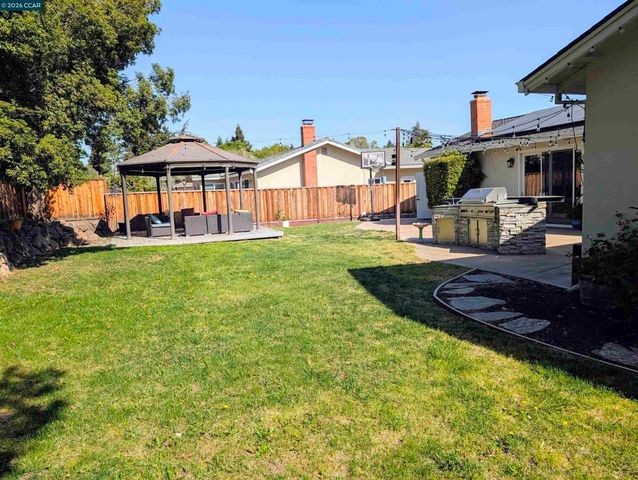 24 Barcelona Ct, Danville, CA 94526