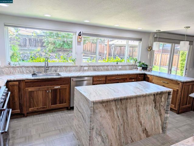 24 Barcelona Ct, Danville, CA 94526