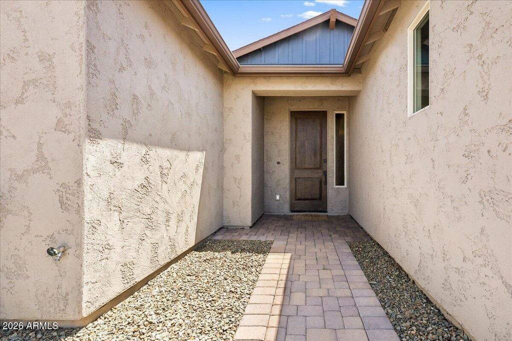 Image 4 of property listing at 516 CHINABERRY Drive, Clarkdale, AZ 86324