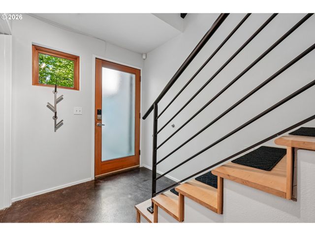 5918 Ne HOYT St, Portland, OR 97213