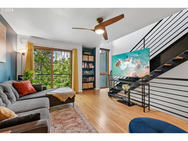 5918 Ne HOYT St, Portland, OR 97213