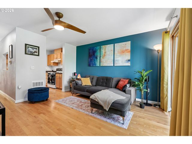 5918 Ne HOYT St, Portland, OR 97213