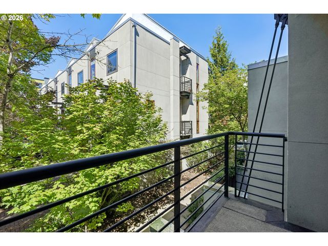 5918 Ne HOYT St, Portland, OR 97213