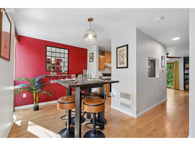 5918 Ne HOYT St, Portland, OR 97213