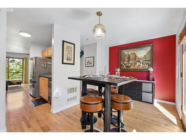 5918 Ne HOYT St, Portland, OR 97213