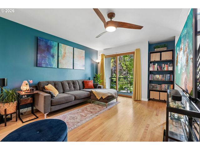 5918 Ne HOYT St, Portland, OR 97213