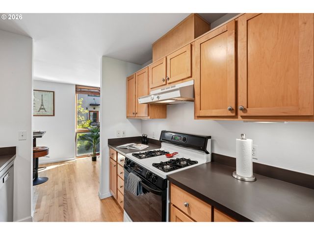 5918 Ne HOYT St, Portland, OR 97213