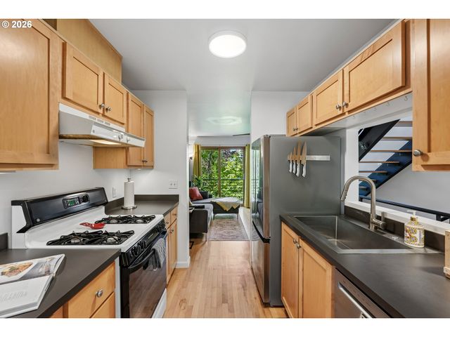 5918 Ne HOYT St, Portland, OR 97213