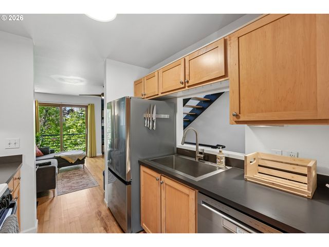 5918 Ne HOYT St, Portland, OR 97213