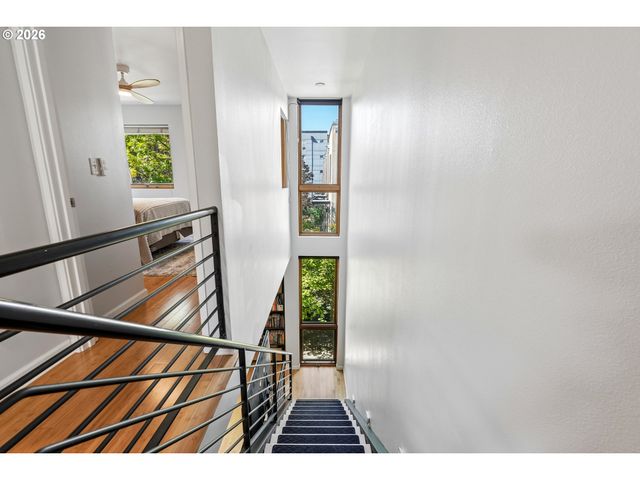 5918 Ne HOYT St, Portland, OR 97213