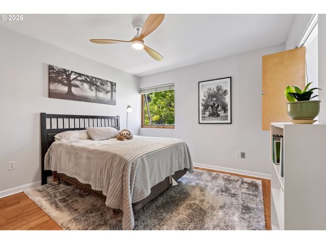 5918 Ne HOYT St, Portland, OR 97213
