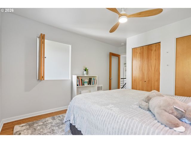 5918 Ne HOYT St, Portland, OR 97213