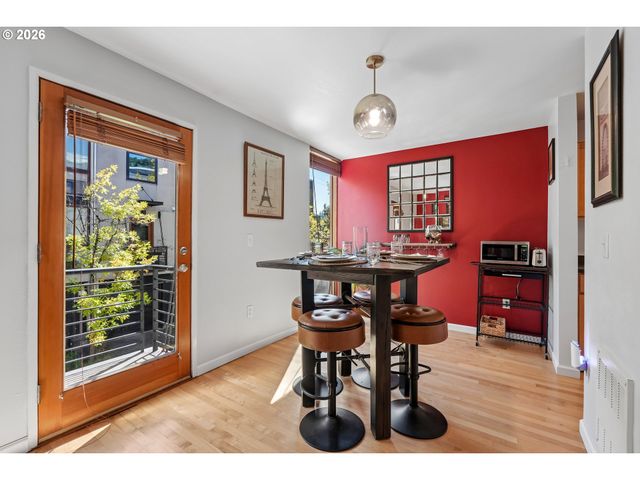5918 Ne HOYT St, Portland, OR 97213