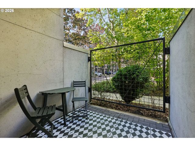 5918 Ne HOYT St, Portland, OR 97213