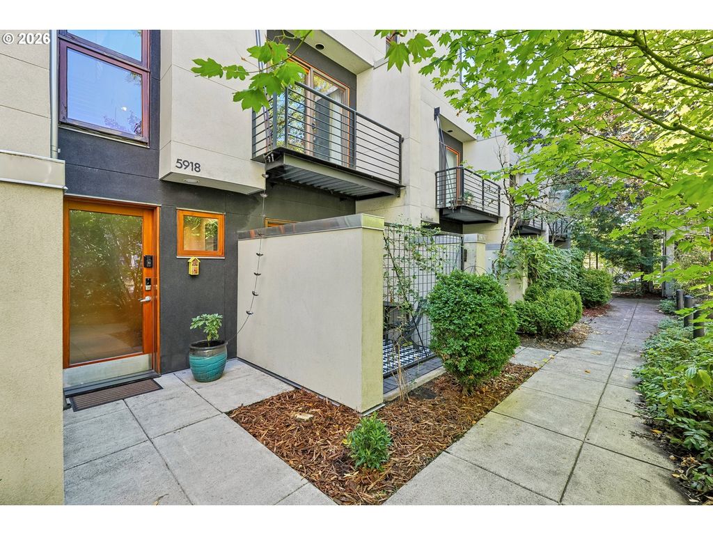 5918 Ne HOYT St, Portland, OR 97213