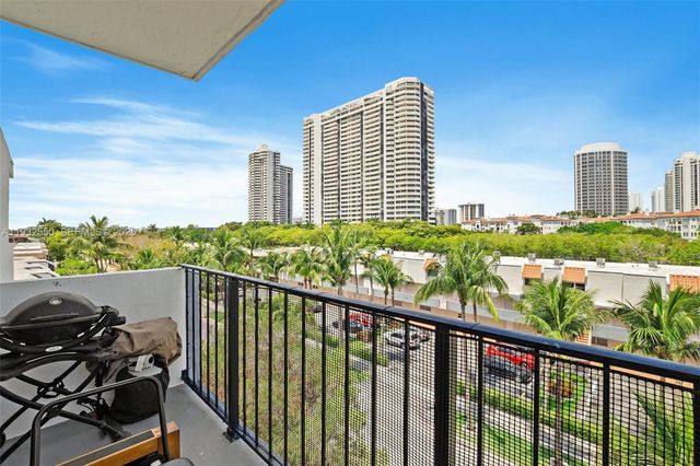 3642 NE 171st St 506, North Miami Beach, FL 33160