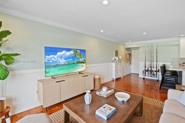 3642 NE 171st St 506, North Miami Beach, FL 33160