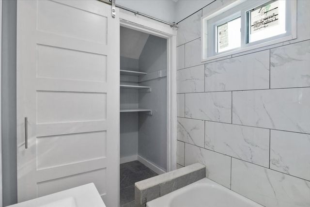 8 Linwood St 2, Holbrook, MA 02343