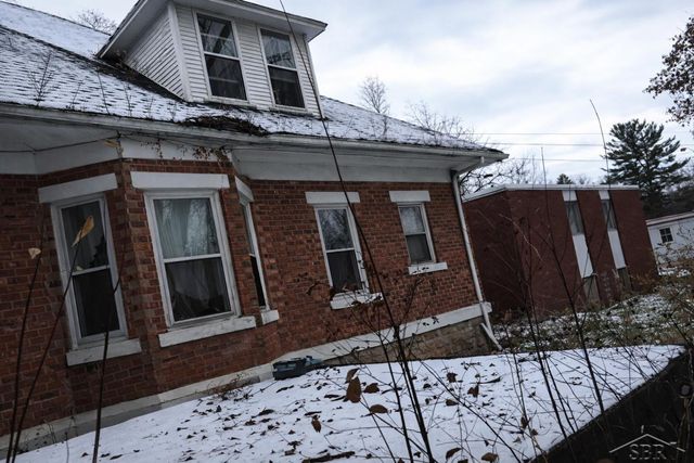 120 S Greenwood Street, Sterling, MI 48659