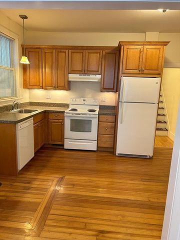 4 Riggs St 1, Gloucester, MA 01930