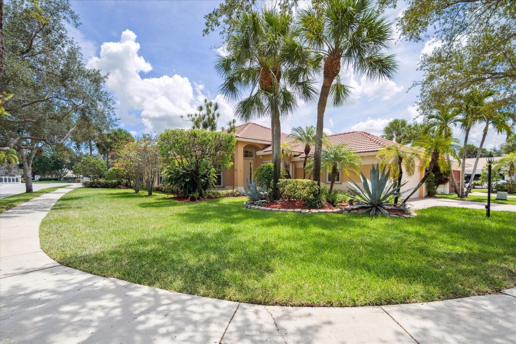 11015 NW 64th Dr, Parkland, FL 33076