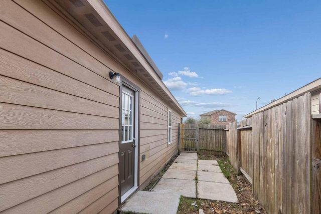 10927 Hillside Creek Drive, Humble, TX 77396