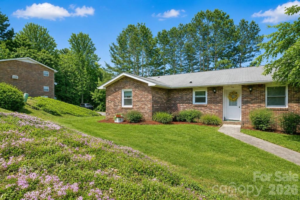 114 Falling Waters Road 2, Hendersonville, NC 28792