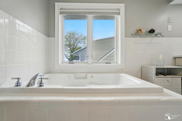 13542 Venetian Drive, Monroe, MI 48161