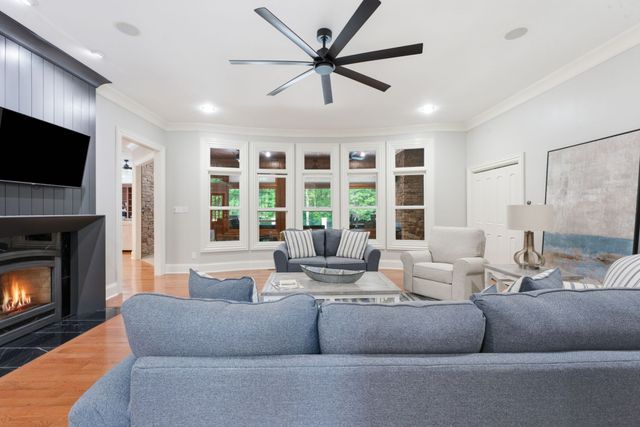 368 Chandler Dr, Winchester, TN 37398