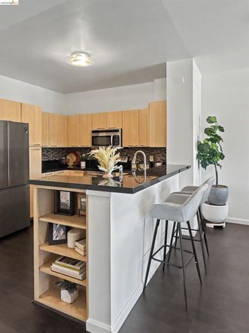 1 Lakeside Dr 411, Oakland, CA 94612