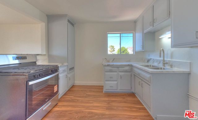 8468 Halldale Avenue, Los Angeles, CA 90047