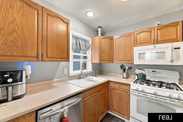 9613 N 31 Street, Omaha, NE 68112