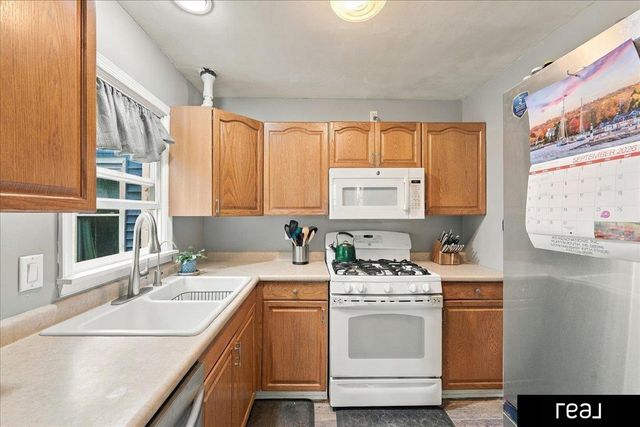 9613 N 31 Street, Omaha, NE 68112