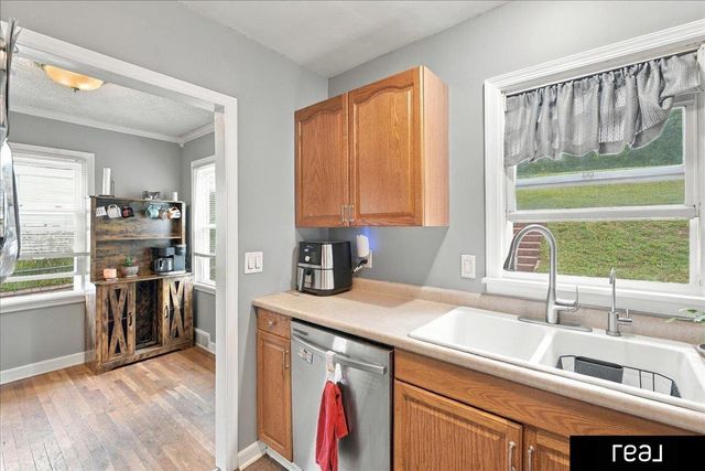 9613 N 31 Street, Omaha, NE 68112